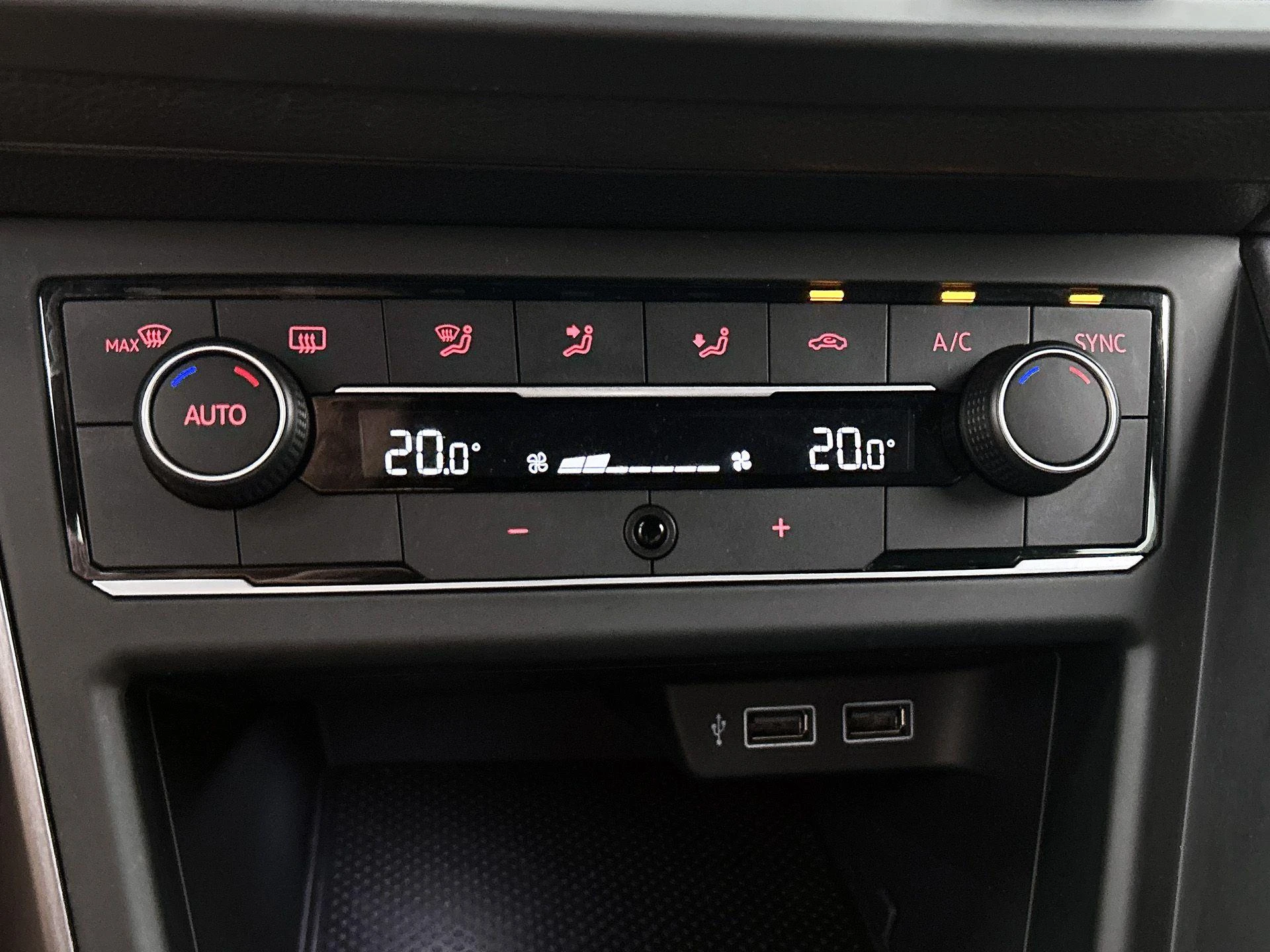 Volkswagen-Polo-image-16