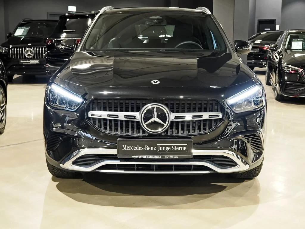 Mercedes-Benz-GLA 200-image-3