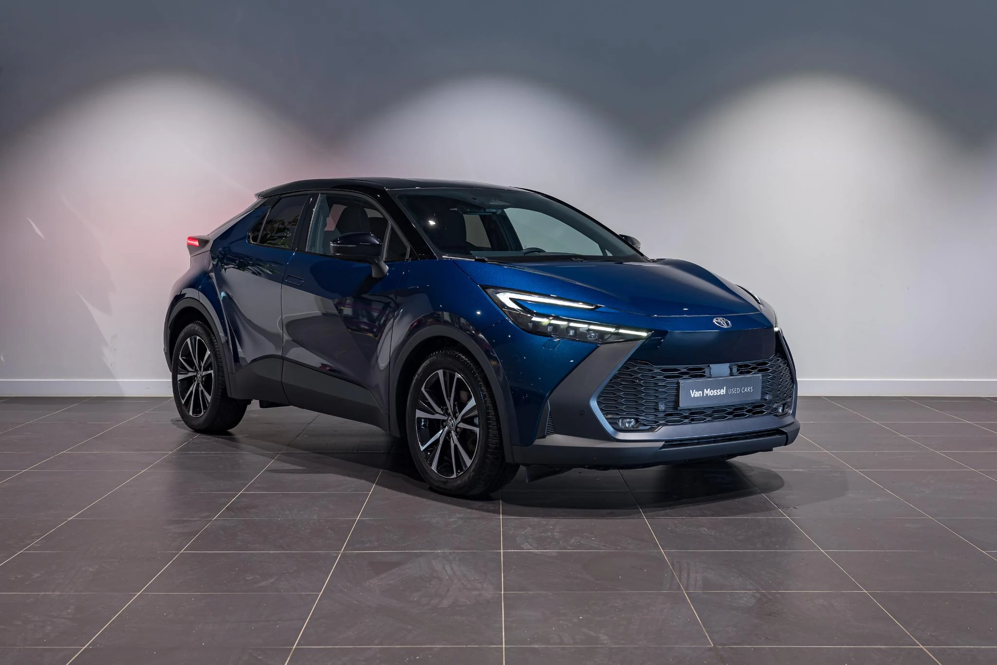Toyota-C-HR-image-2