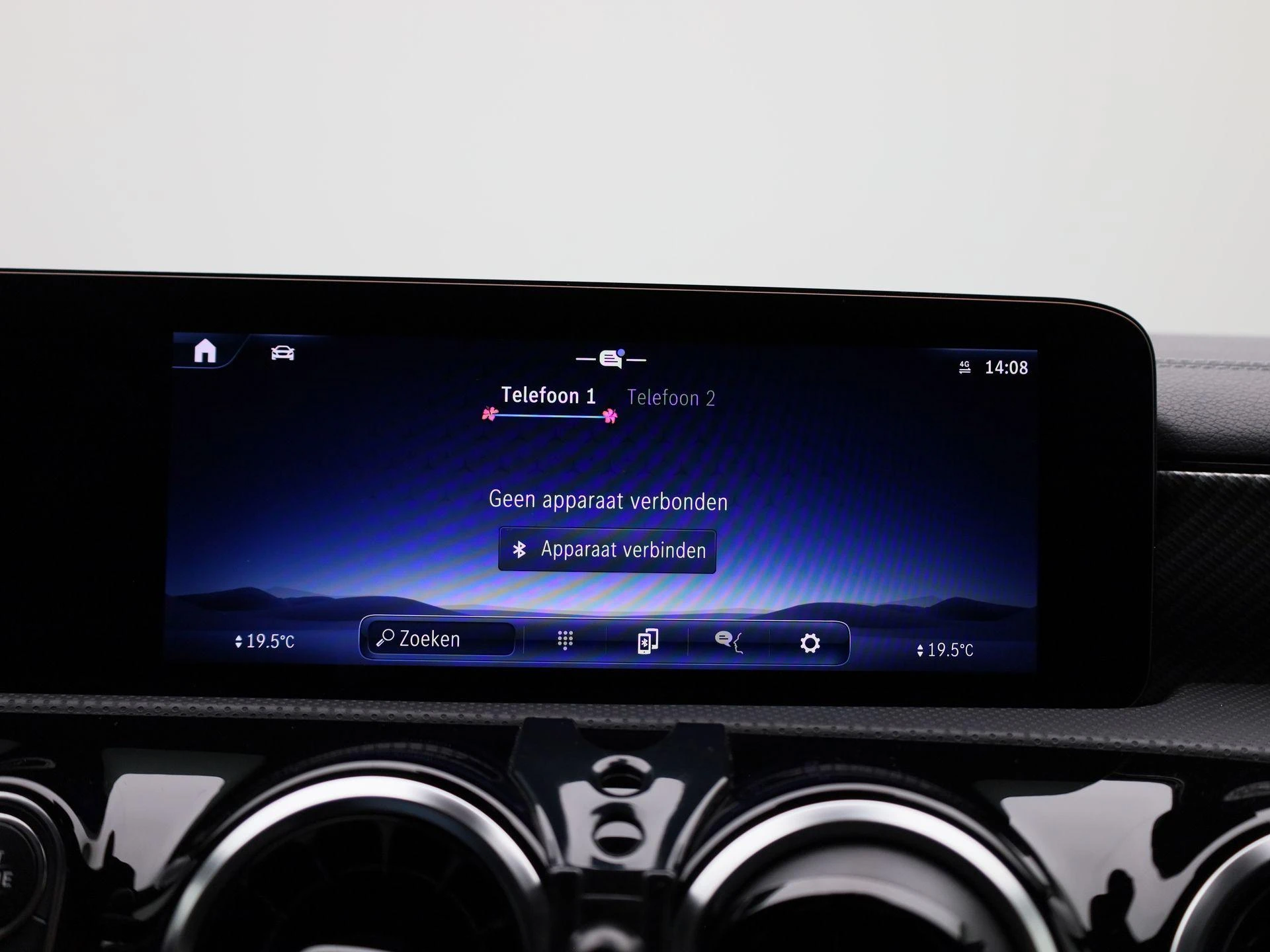 Mercedes-Benz-CLA-image-27