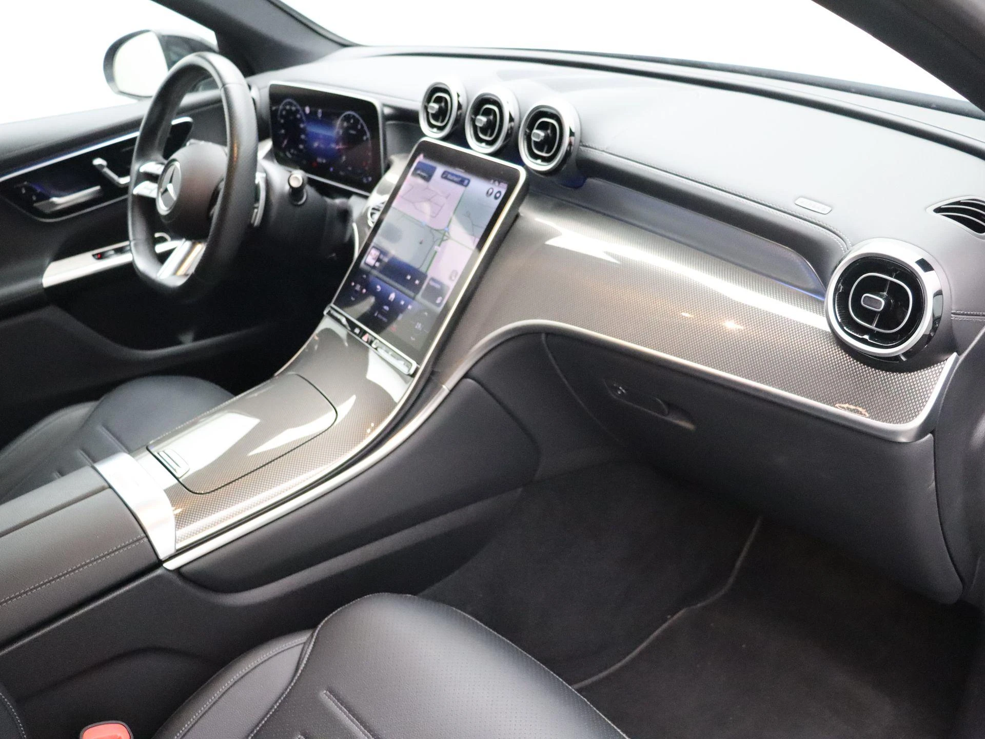 Mercedes-Benz-GLC-image-20