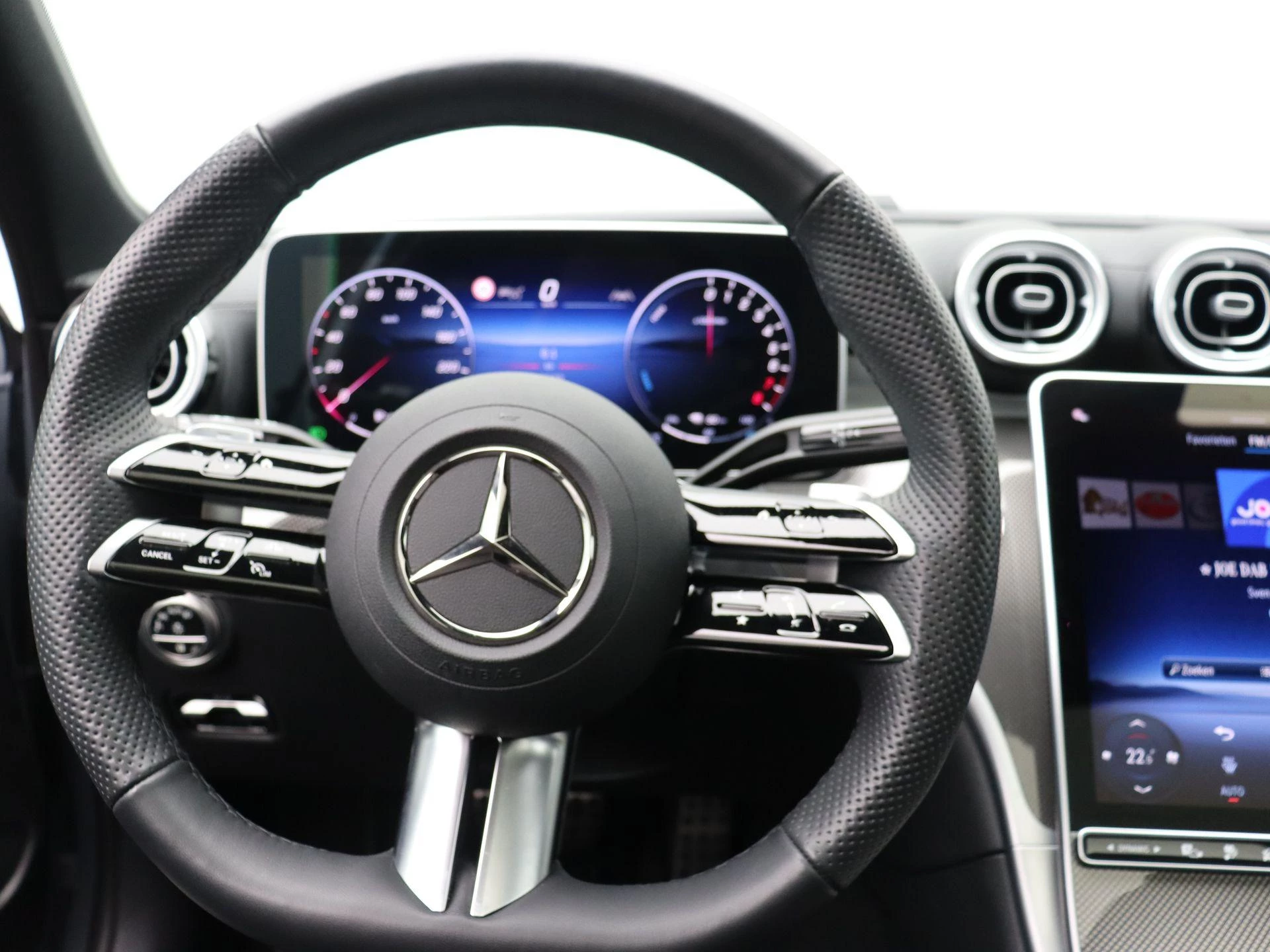 Mercedes-Benz C-Klasse 300 e AMG Line Estate + PANORAMISCH DAK + DIGITAL LIGHT + BURMESTER +