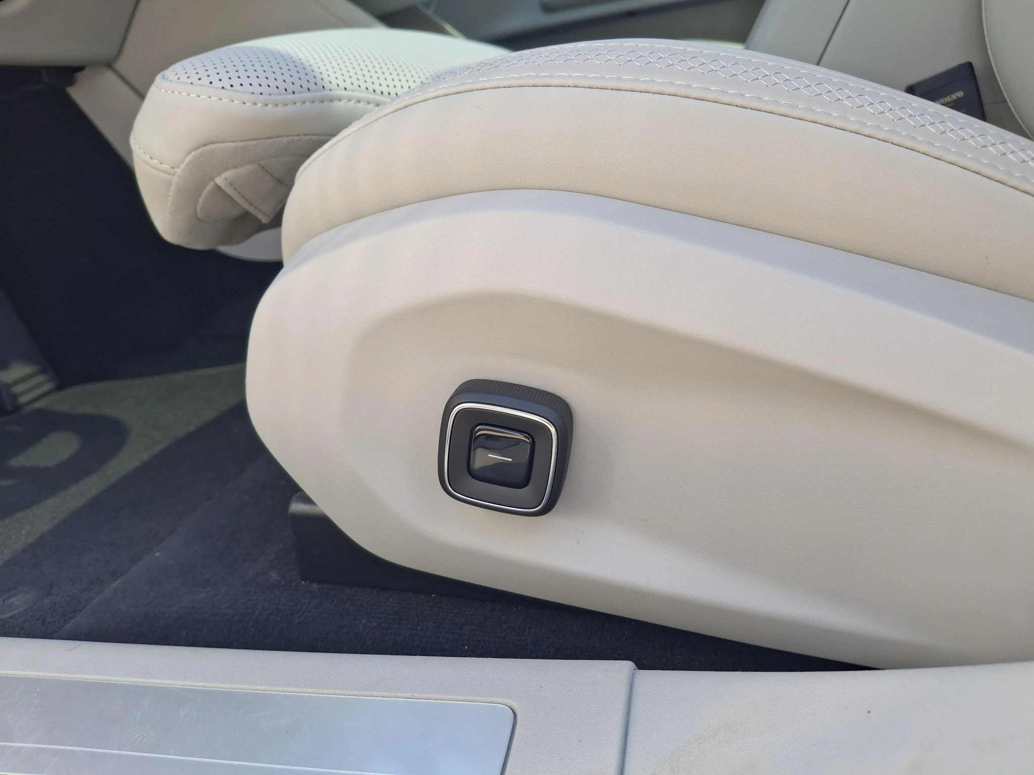 Volvo-ES90-image-19