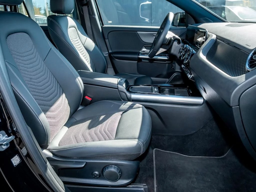 Mercedes-Benz-GLA 200 d-image-11