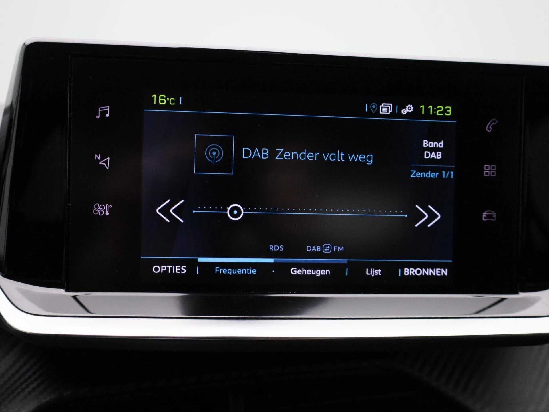 Peugeot-e-208-image-16