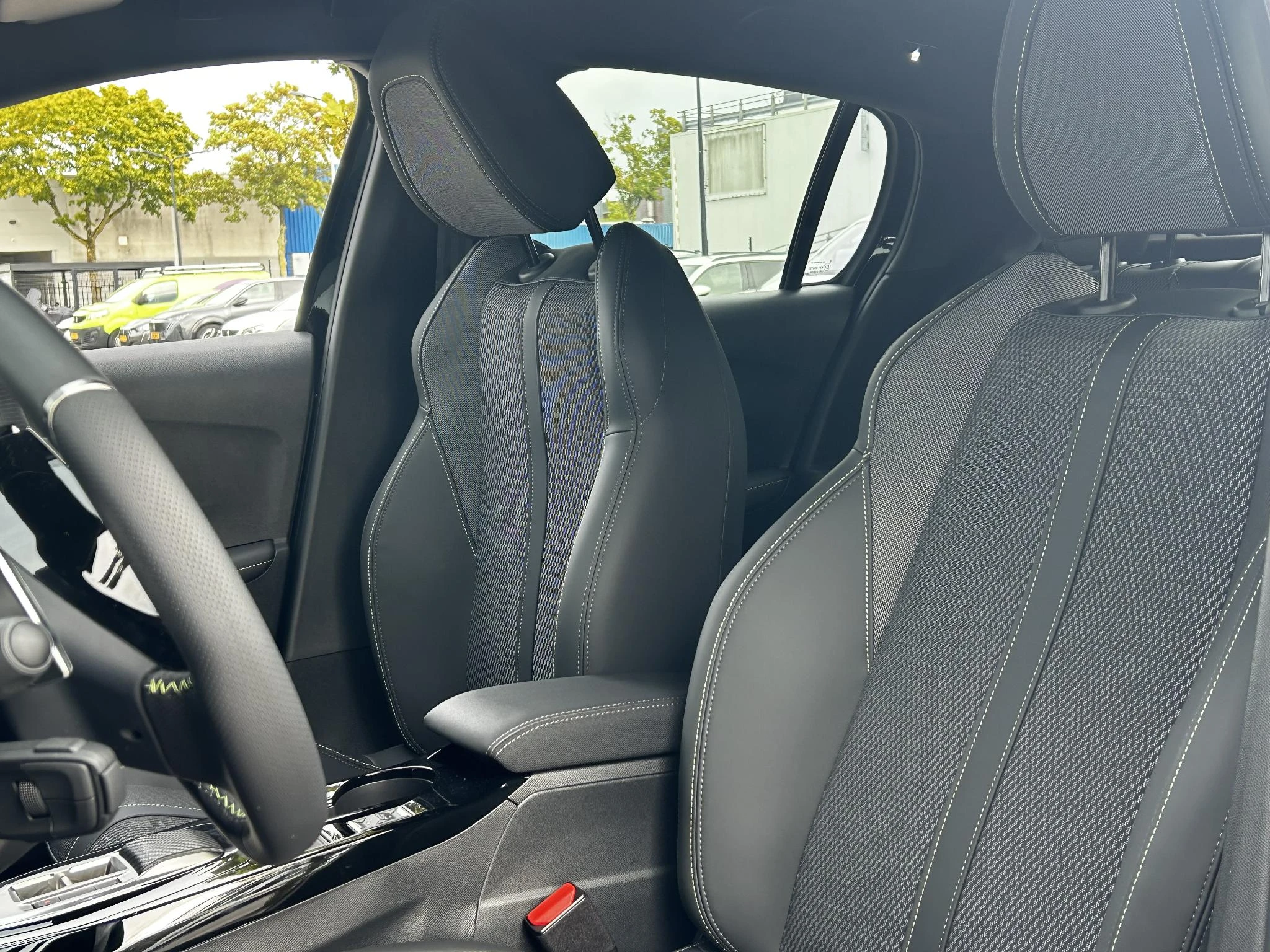 Peugeot-208-image-9