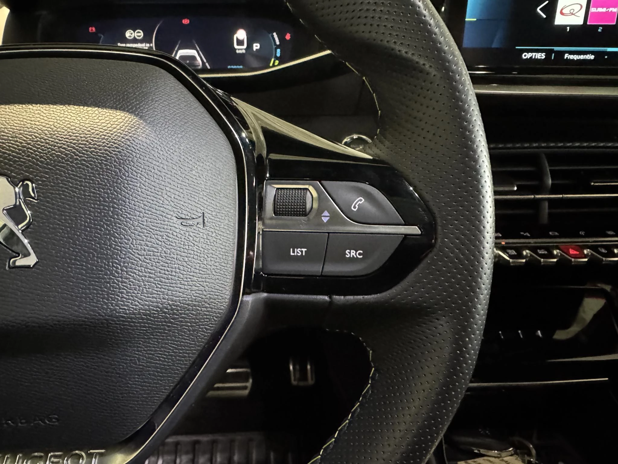 Peugeot-e-208-image-13