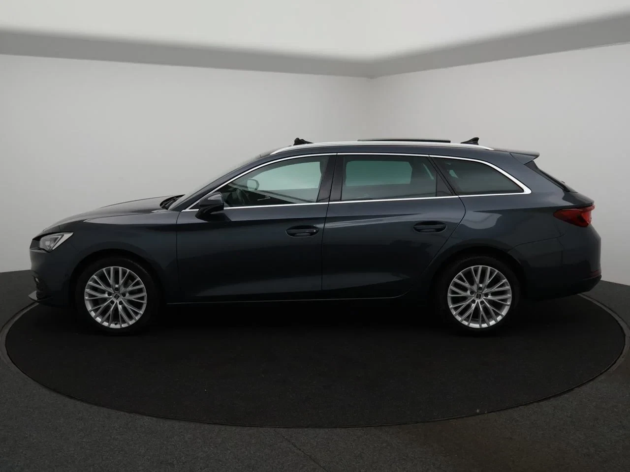 SEAT-Leon-image-1