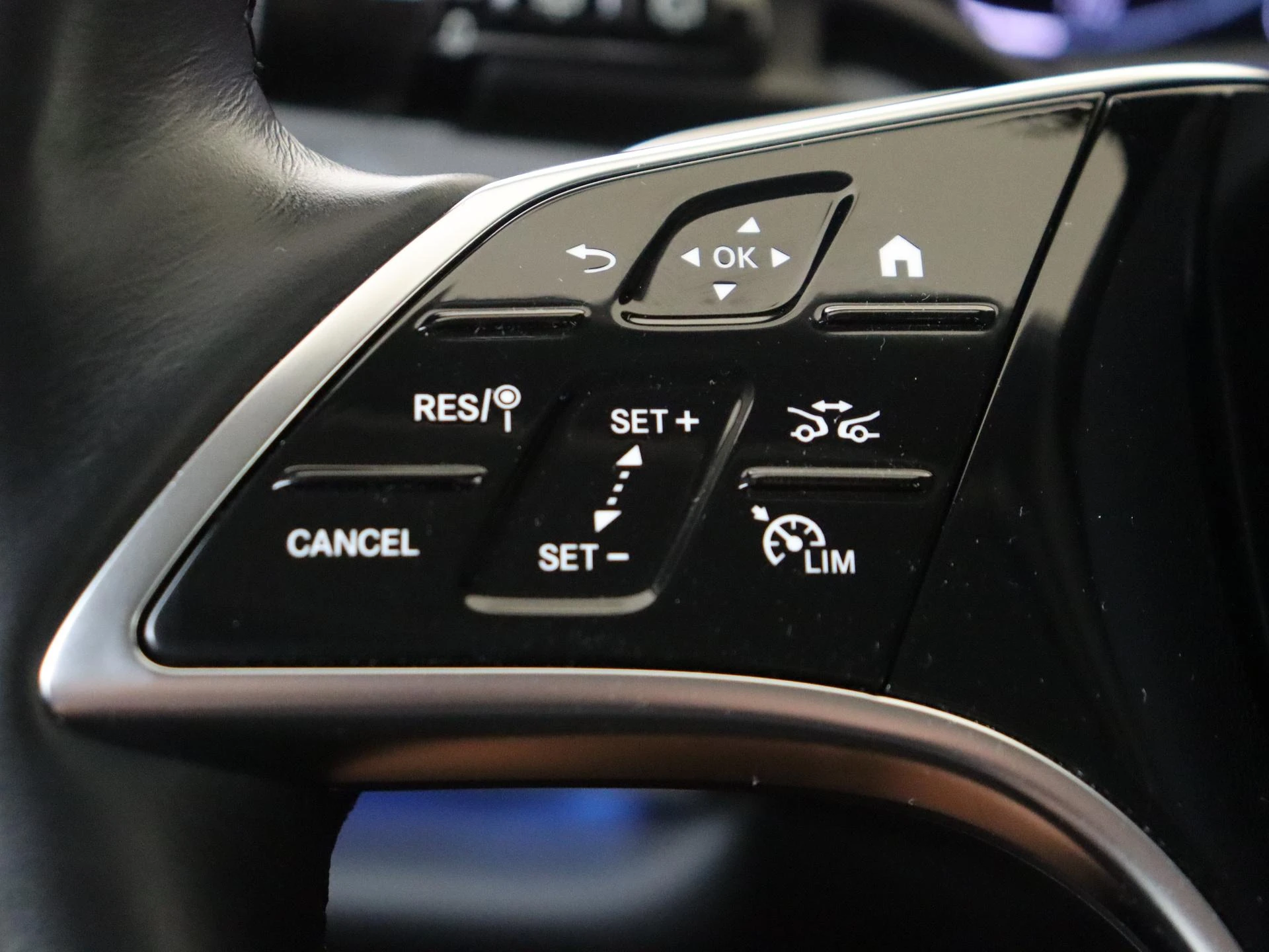 Mercedes-Benz-E-Klasse-image-11