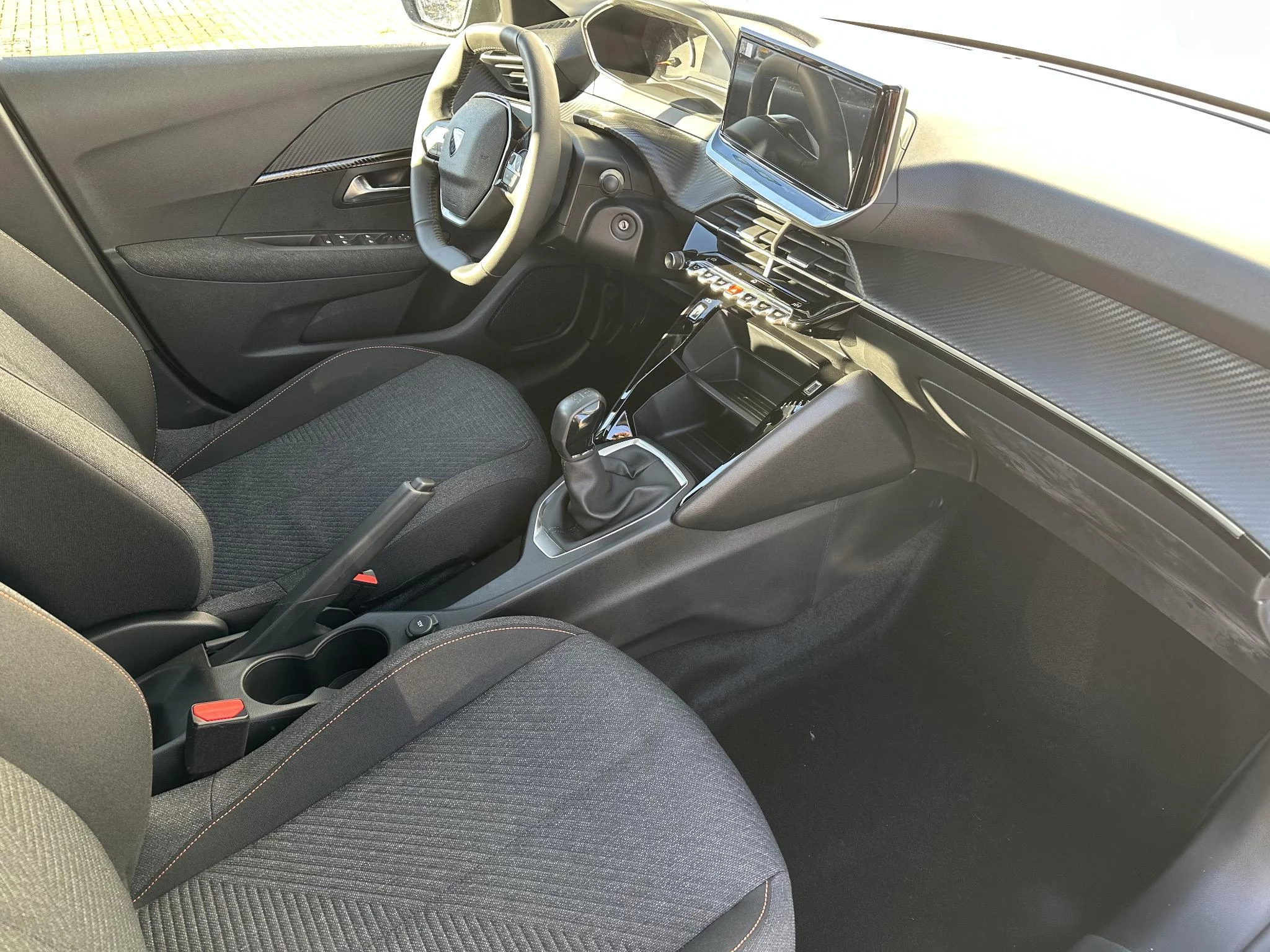 Peugeot-208-image-12