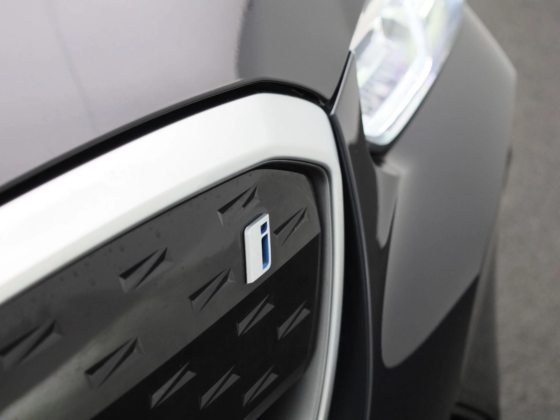 BMW-iX3-image-43