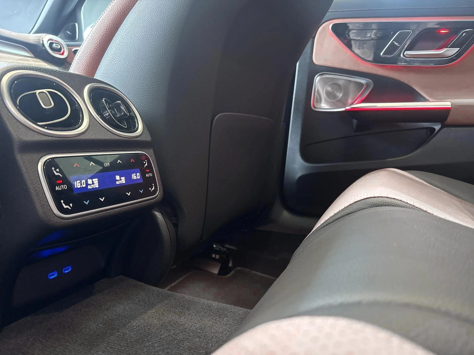 Mercedes-Benz-C-Klasse-image-13