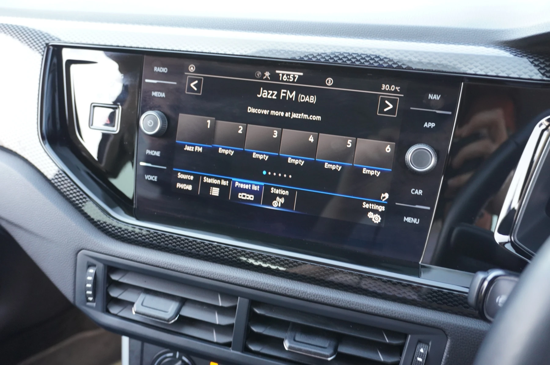 Volkswagen-Polo-image-16