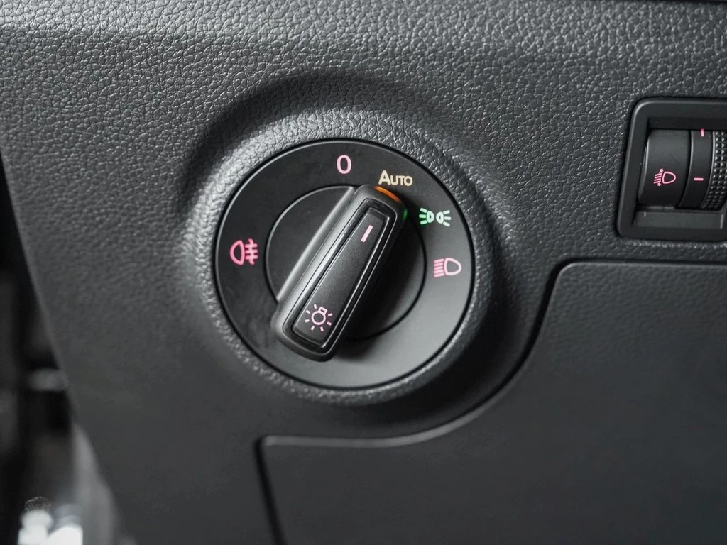 SEAT Arona 1.0 TSI DSG Style Edition *LED*Navi*Mirror-Link*Sprachsteuerung*Climatronic*Sitzhzg*