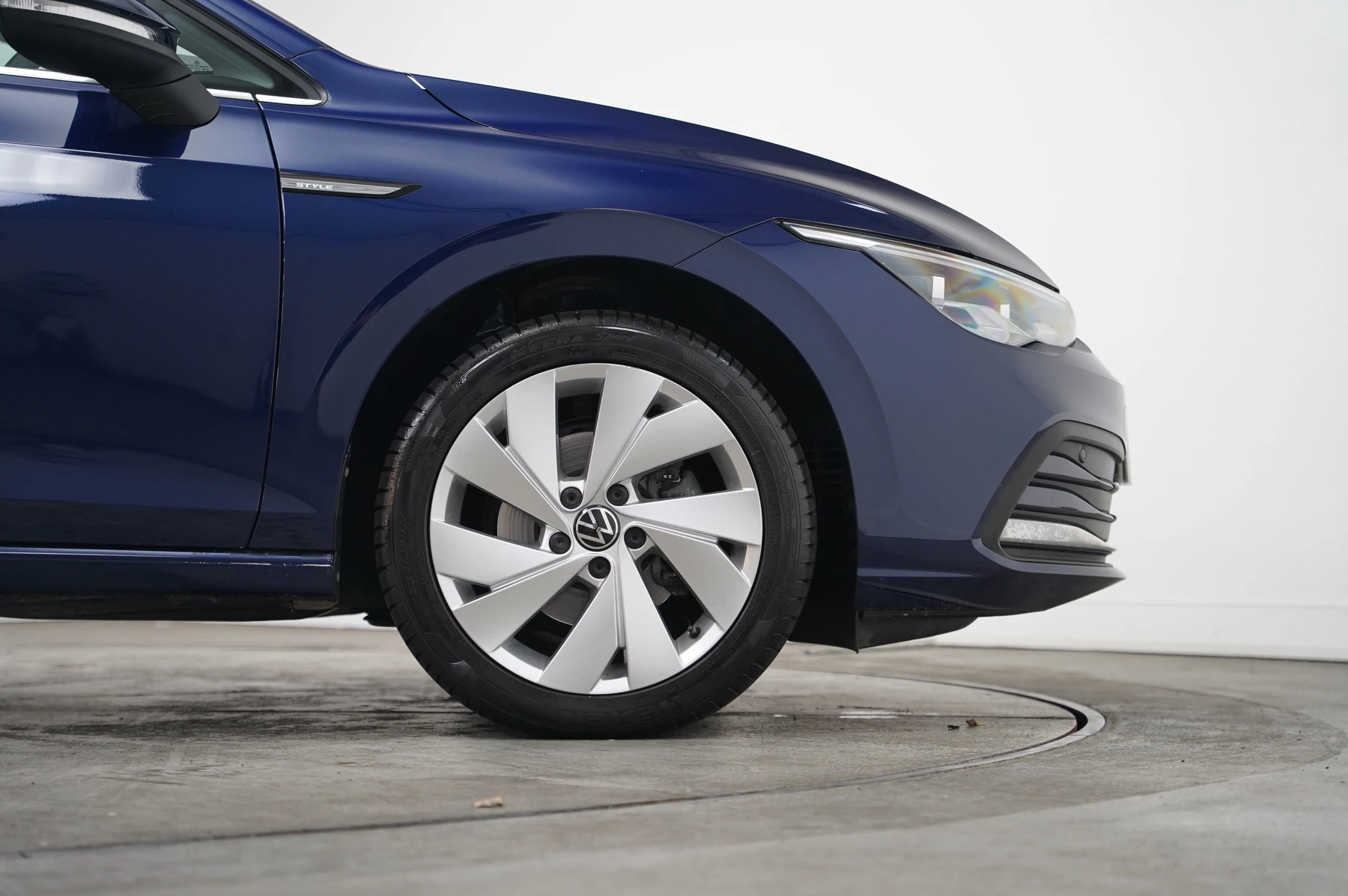 Volkswagen-Golf-image-31