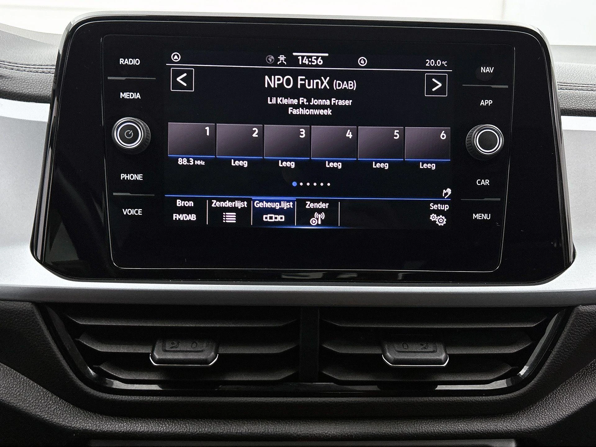 Volkswagen-T-Roc-image-6