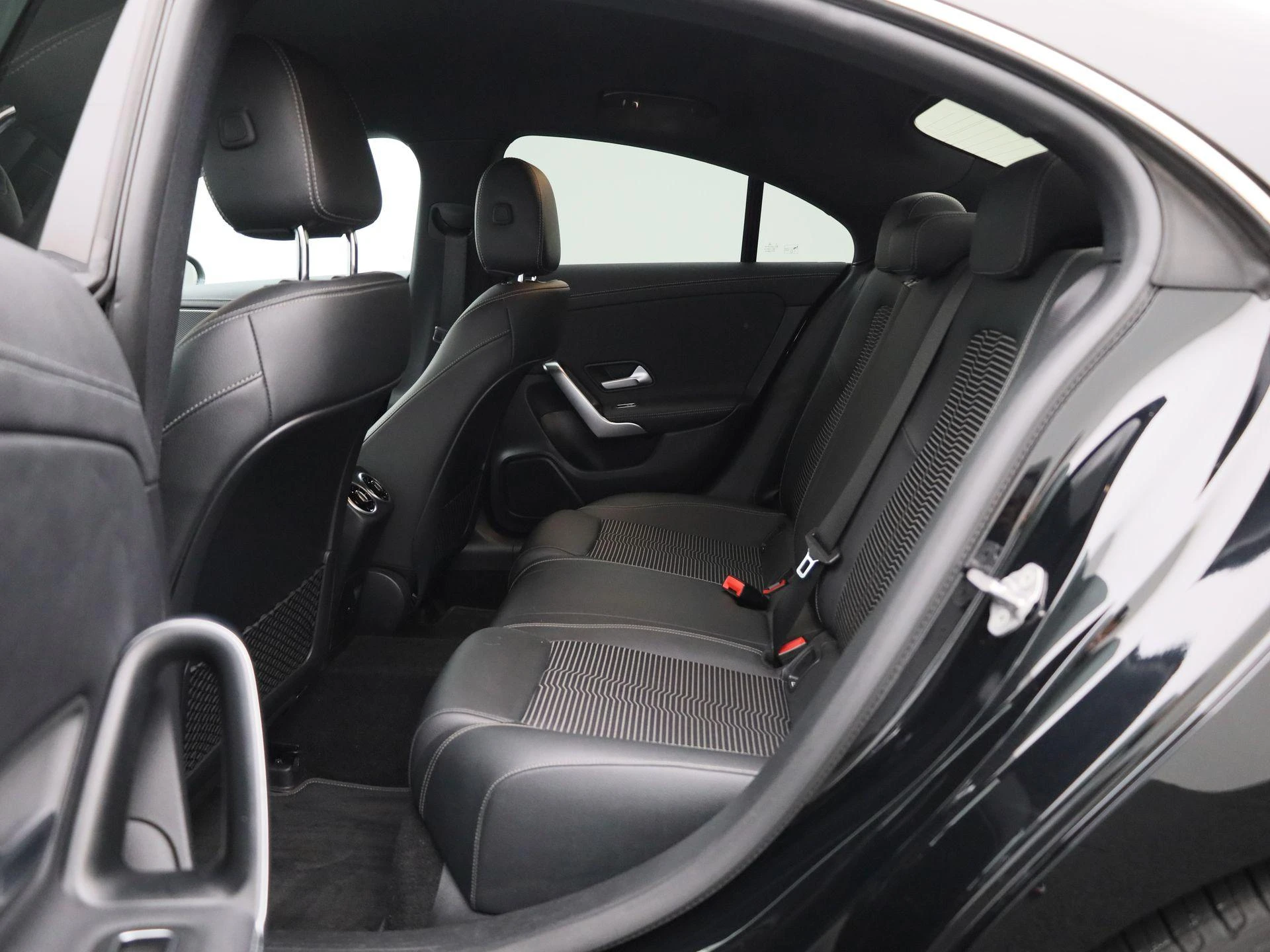 Mercedes-Benz-CLA-image-11
