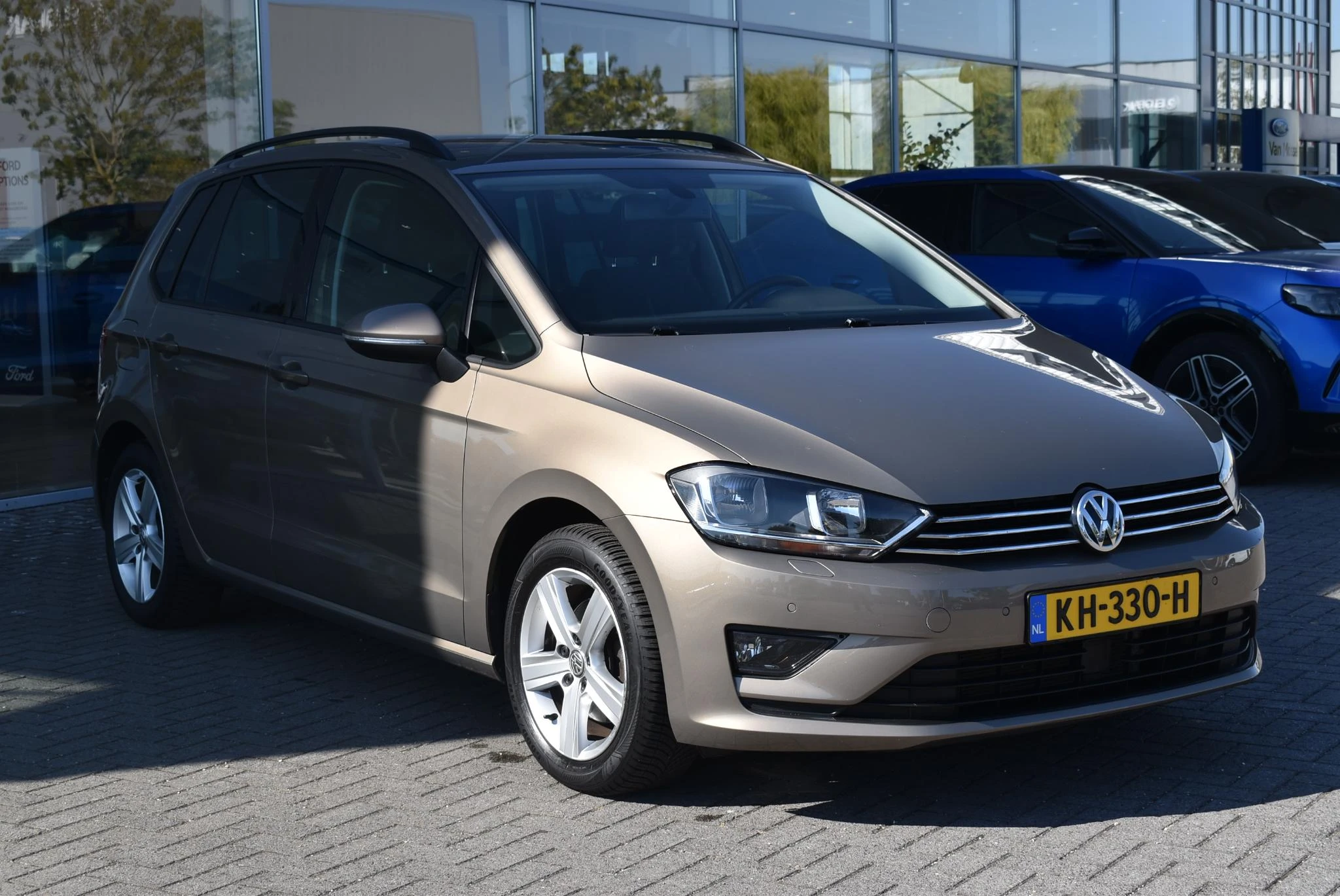 Volkswagen-Golf Sportsvan-image-2