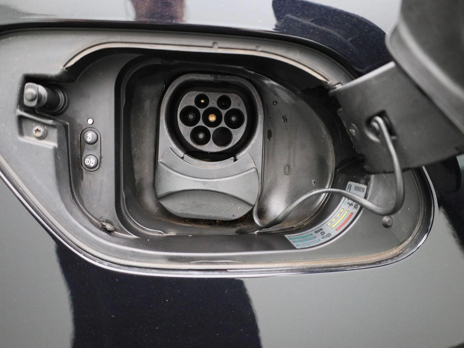 Volkswagen-e-Golf-image-33