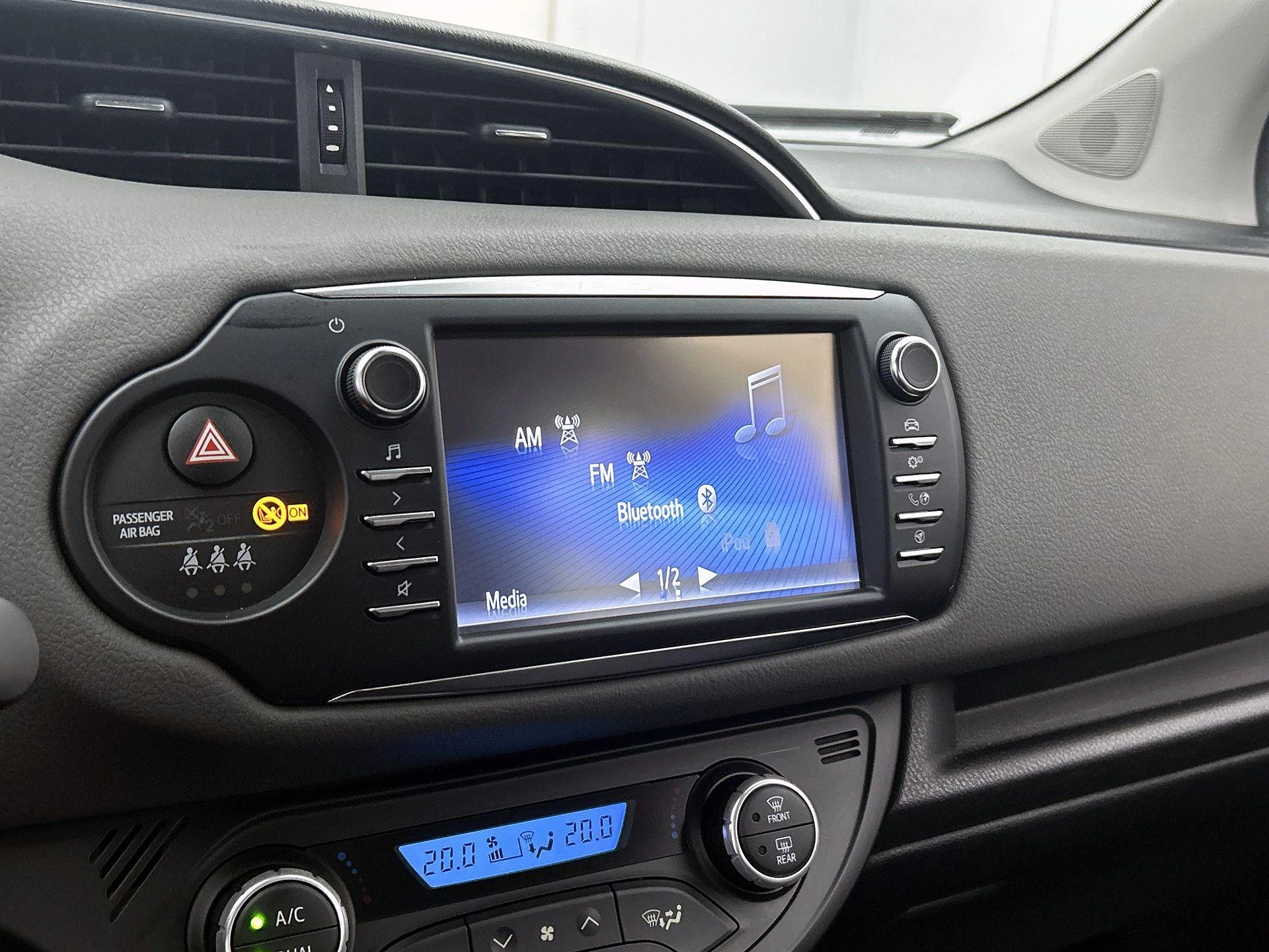 Toyota-Yaris-image-14
