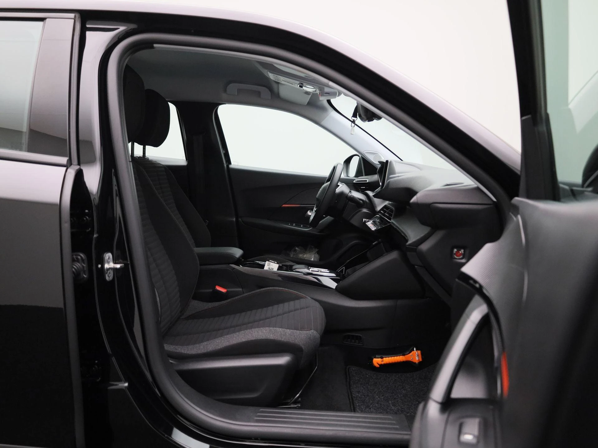 Peugeot e-2008 EV Active 50 kWh