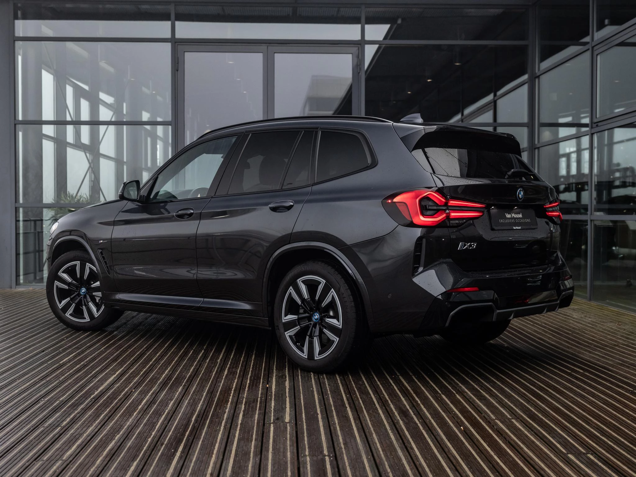 BMW-iX3-image-3