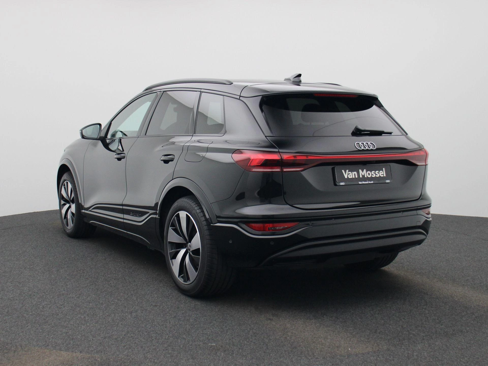 Audi-Q6 e-tron-image-2