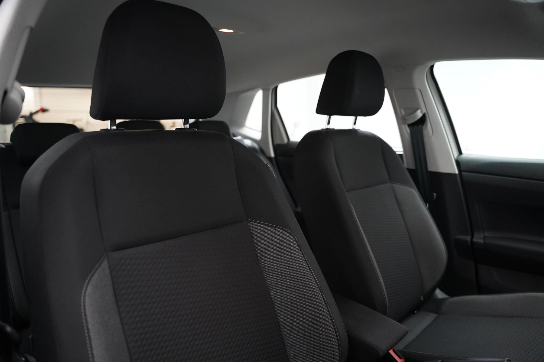Volkswagen-Polo-image-9