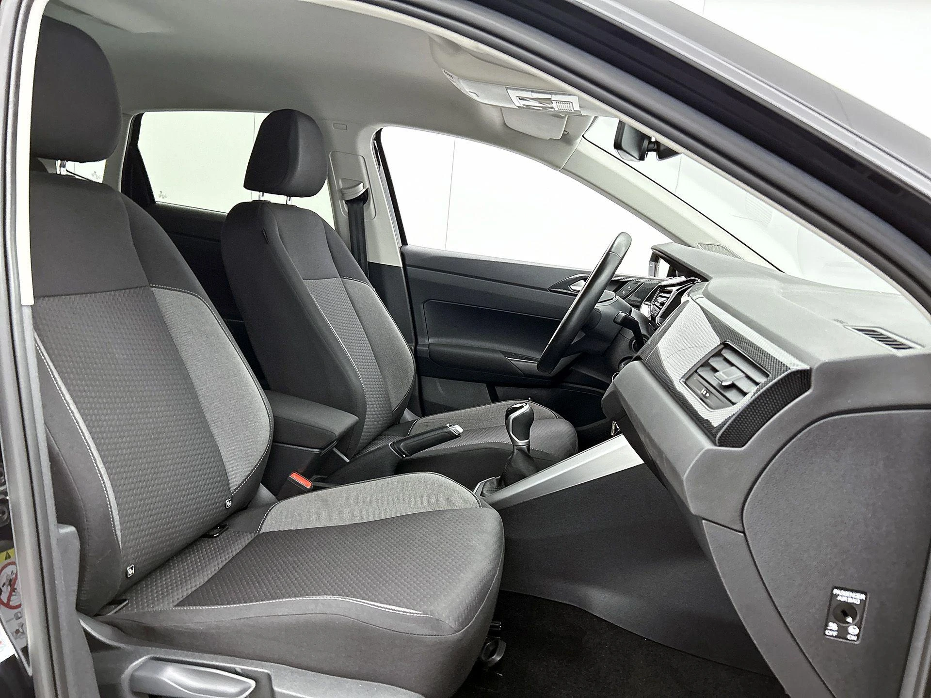 Volkswagen-Polo-image-37