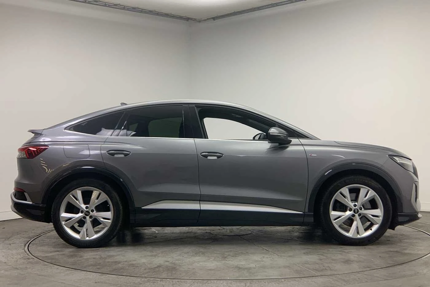 Audi-Q4 Sportback e-tron-image-3