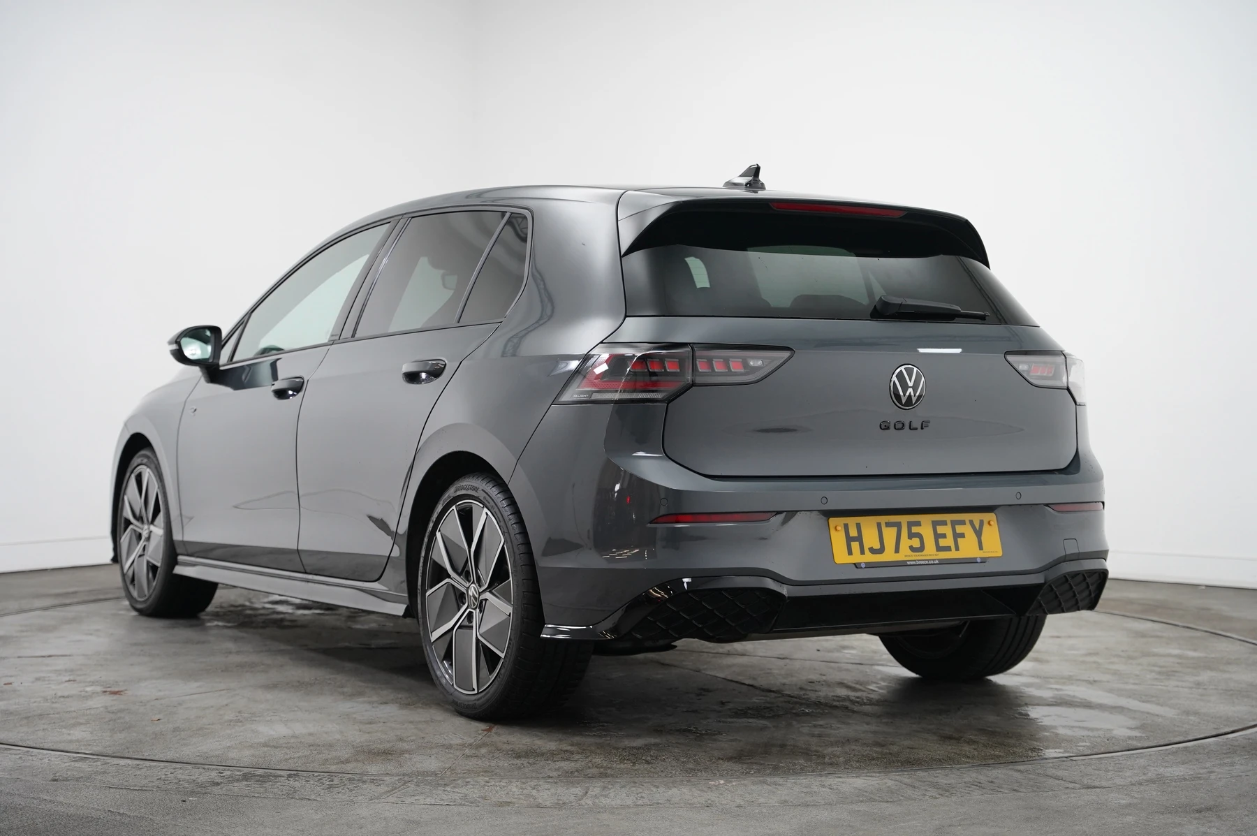 Volkswagen-Golf-image-2