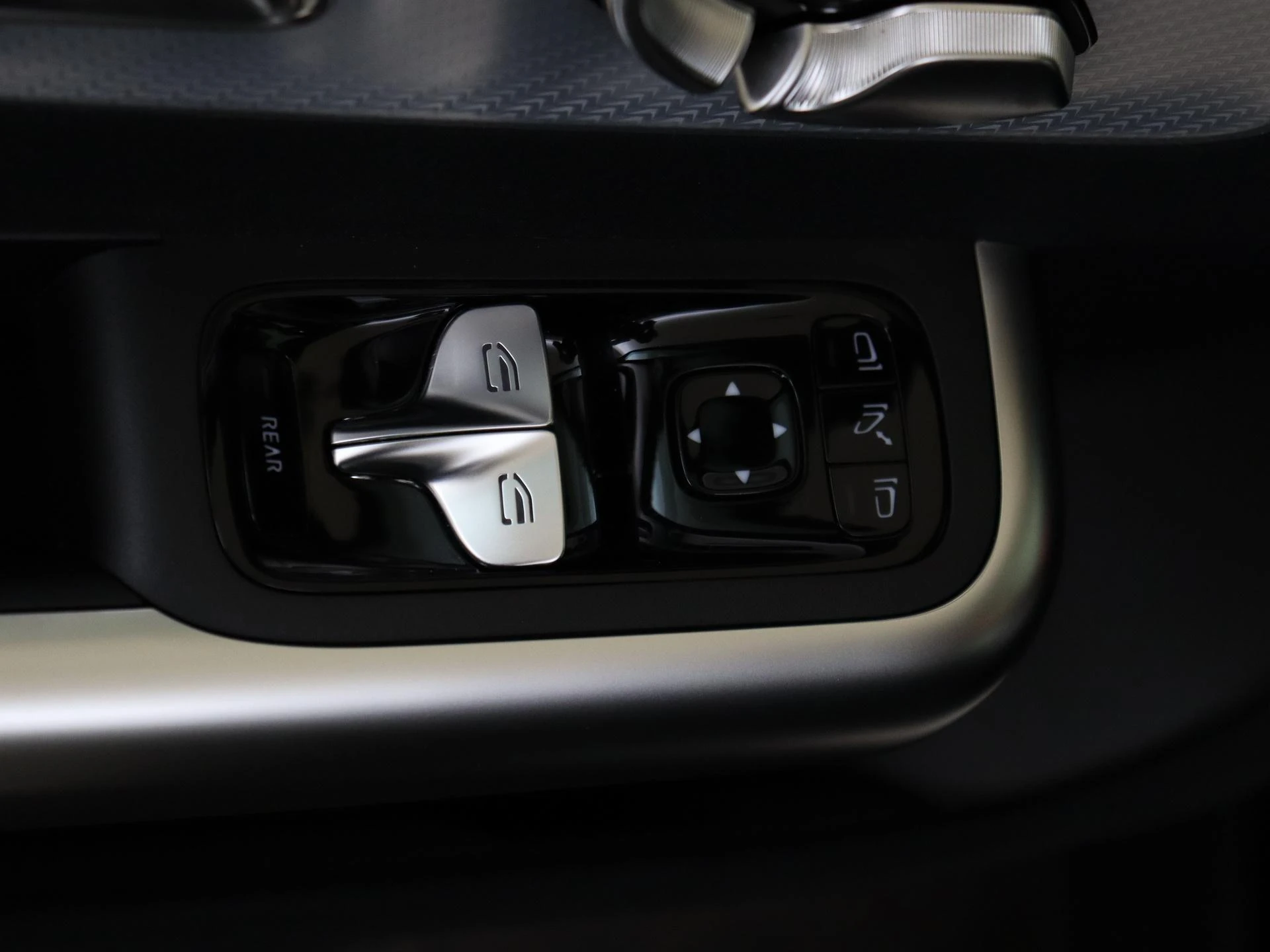 Mercedes-Benz-GLB-image-26