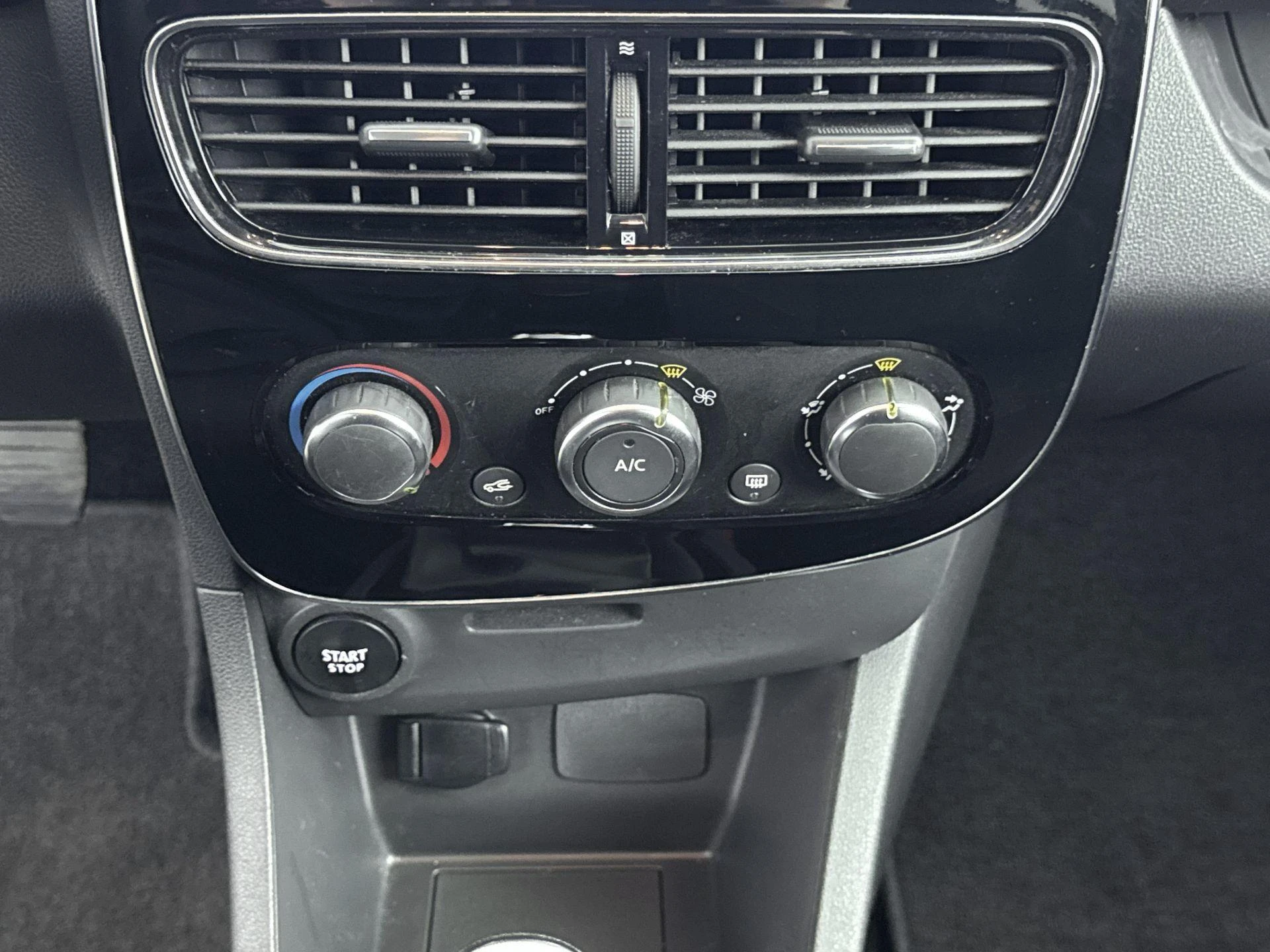 Renault-Clio-image-18