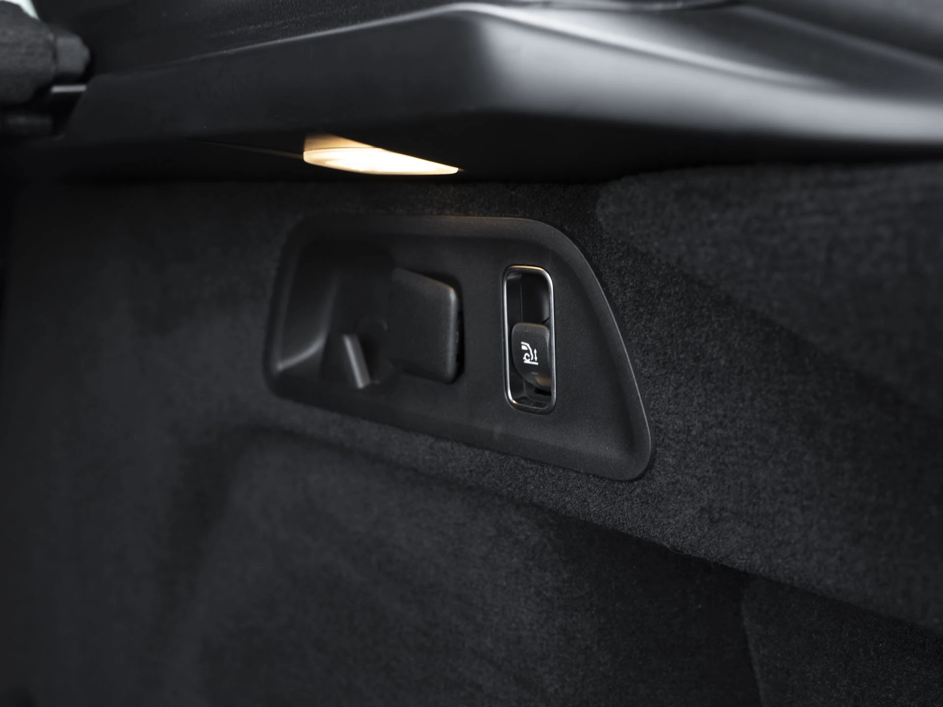 Mercedes-Benz-GLE-image-22