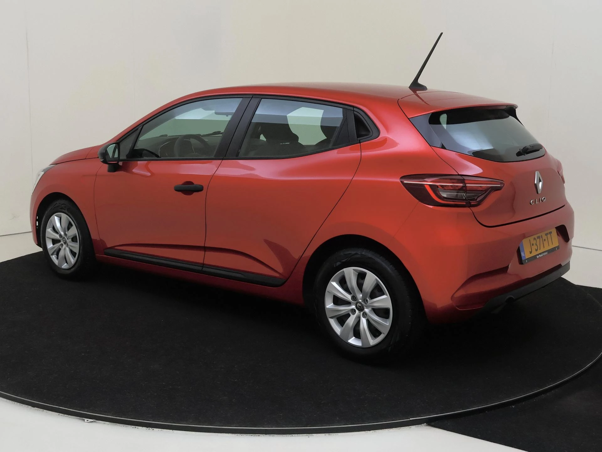 Renault-Clio-image-2