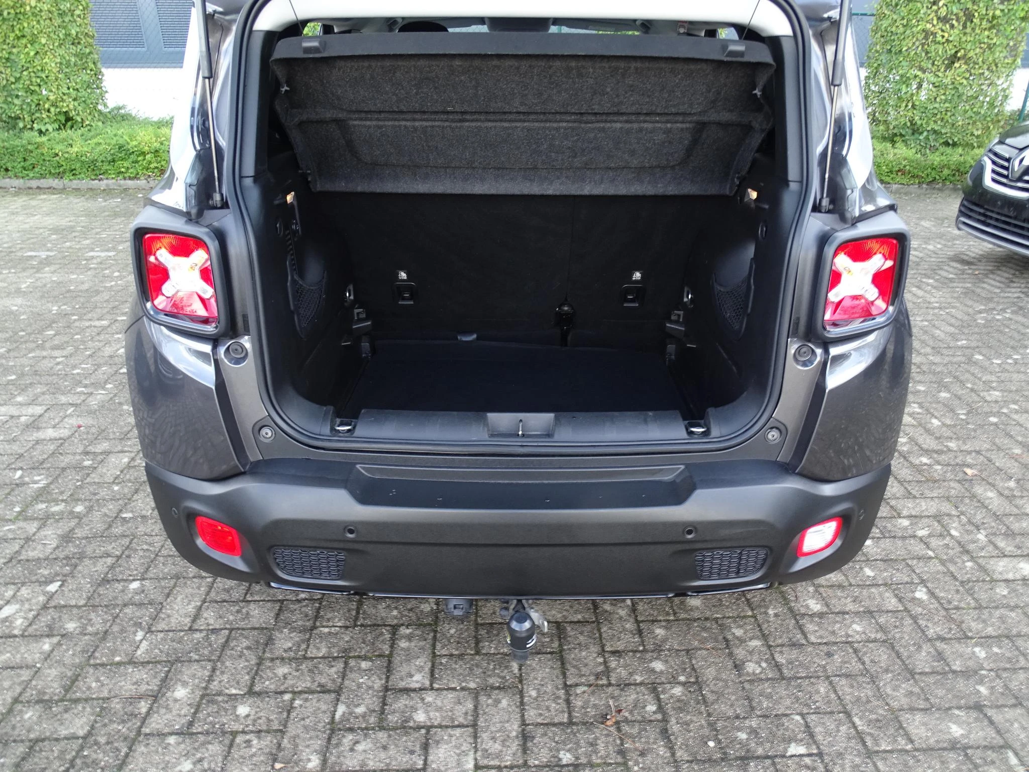 Jeep-Renegade-image-17