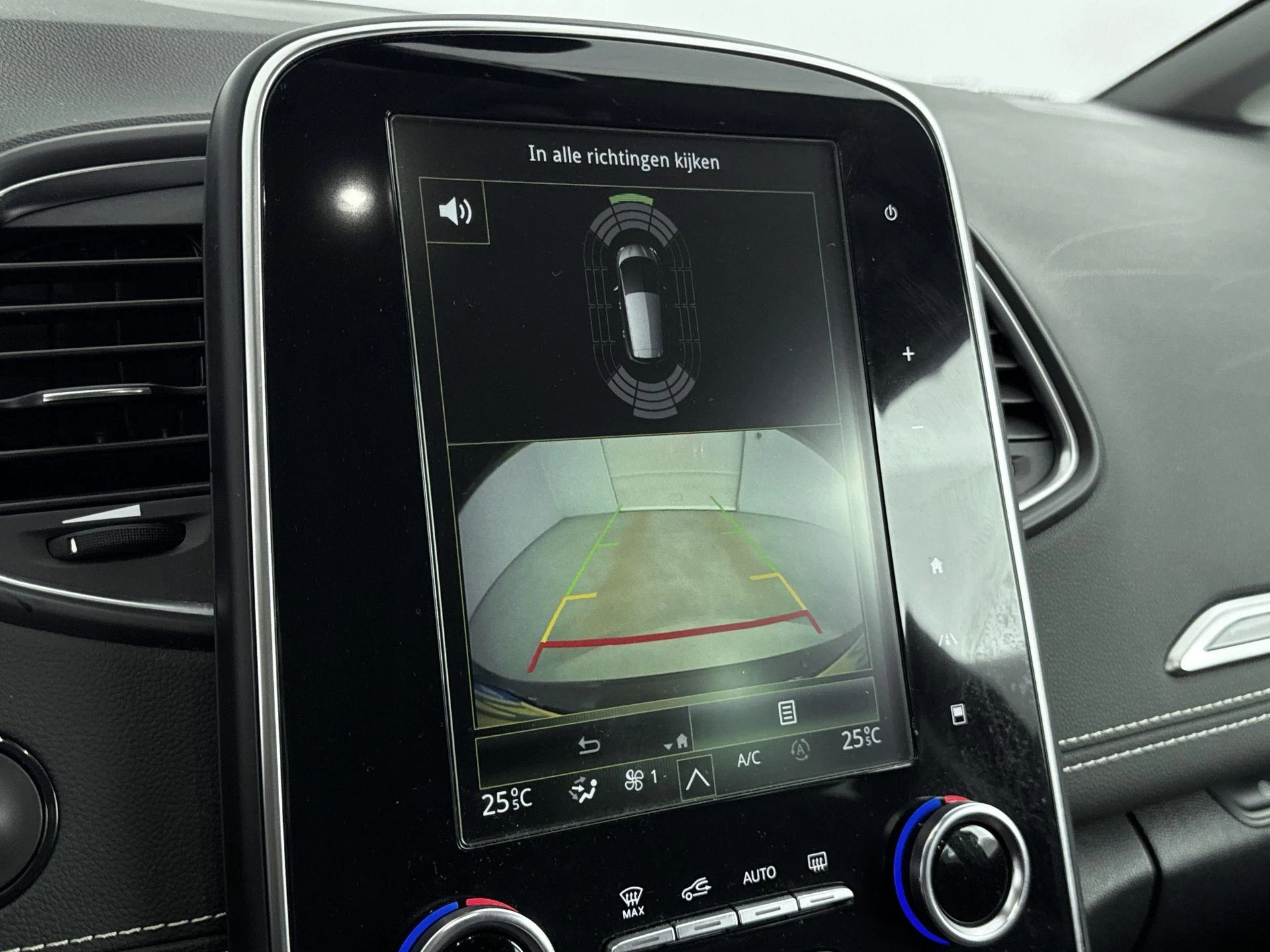 Renault-Scénic-image-18