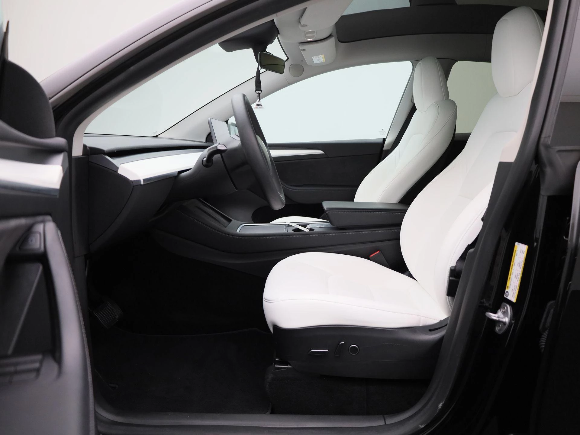 Tesla-Model Y-image-8