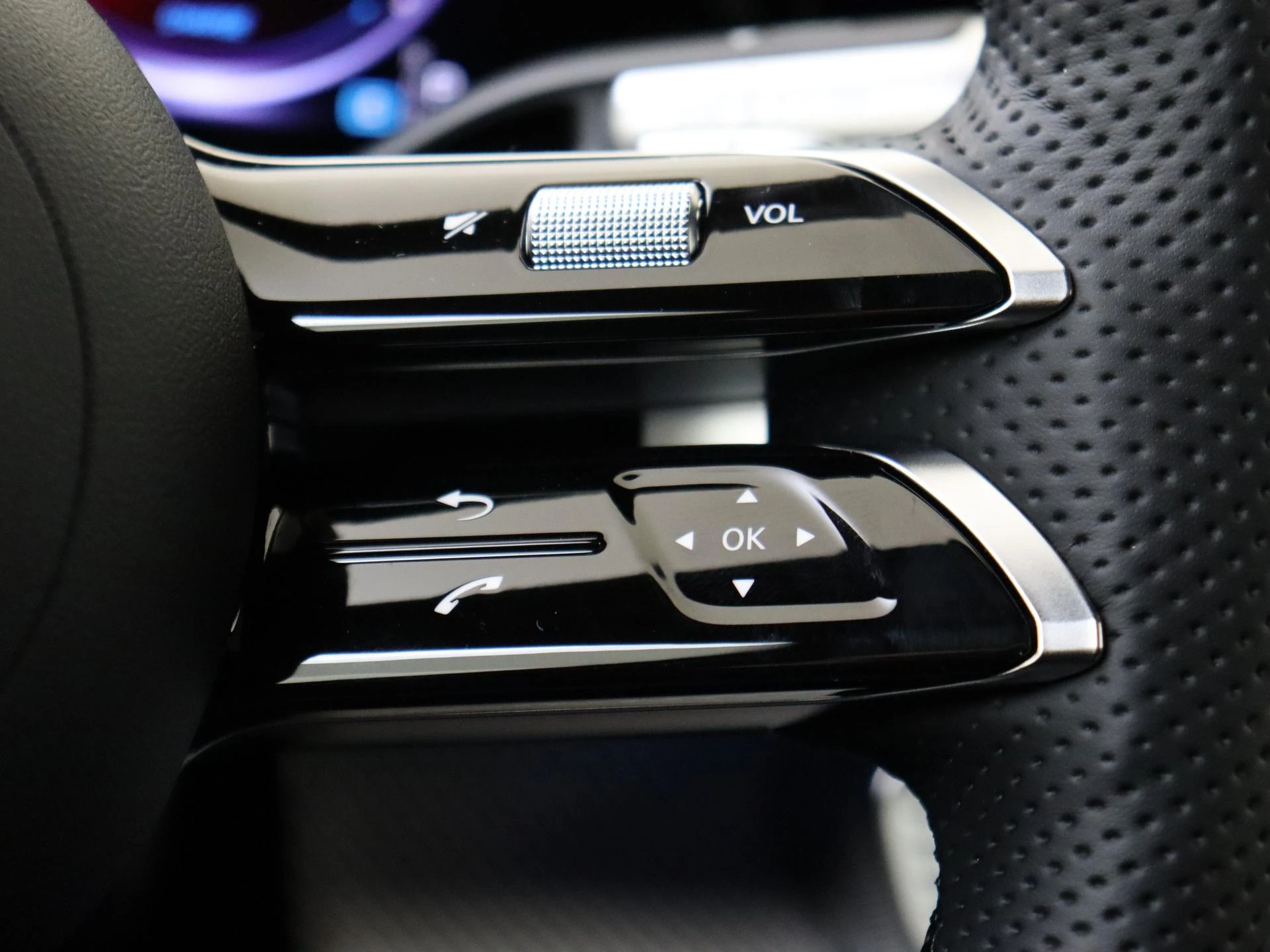 Mercedes-Benz-C-Klasse-image-12