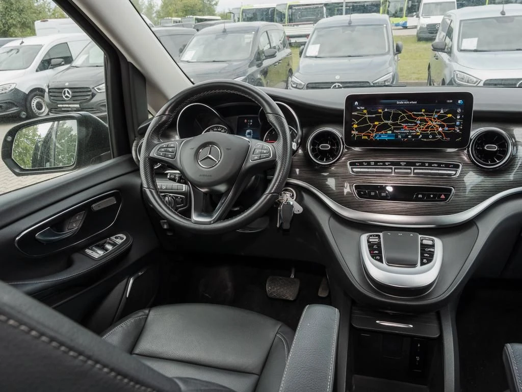 Mercedes-Benz-V-Klasse 300-image-8