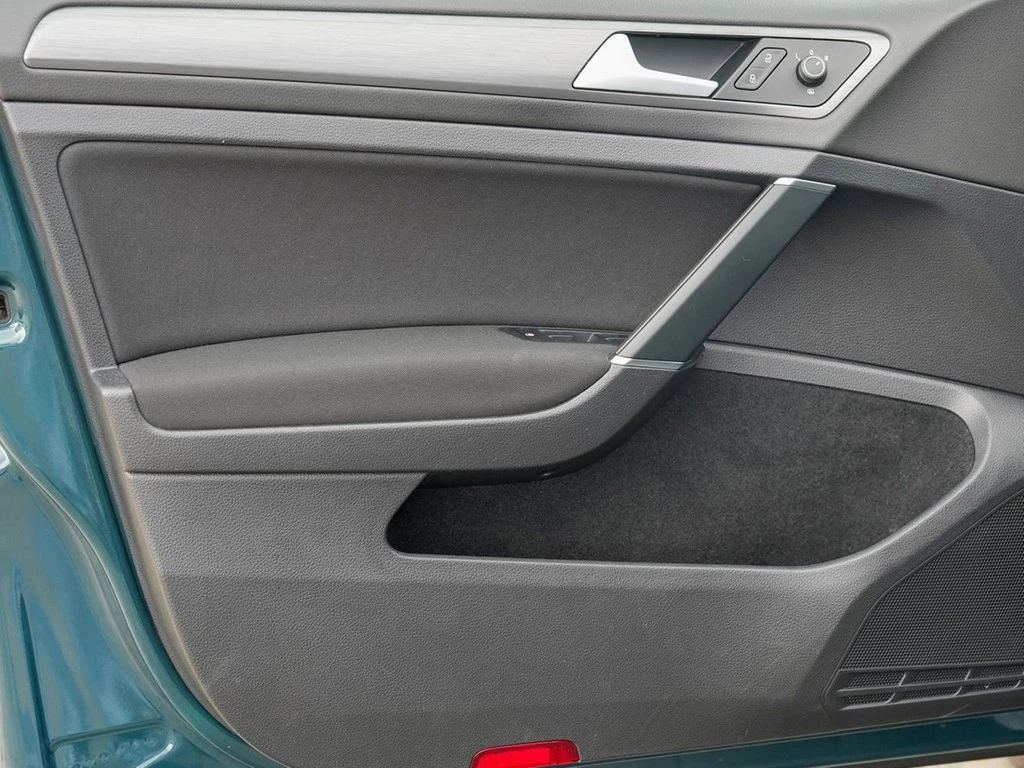 Volkswagen-Golf-image-17