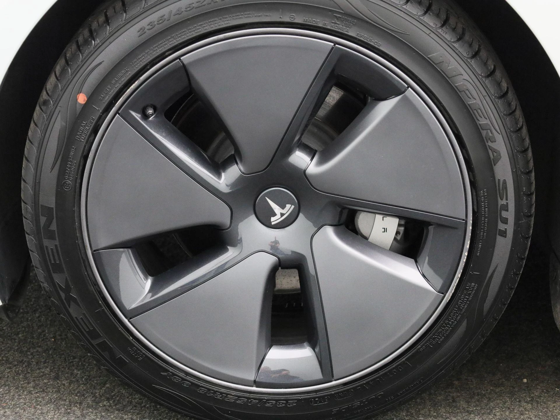 Tesla-Model 3-image-13