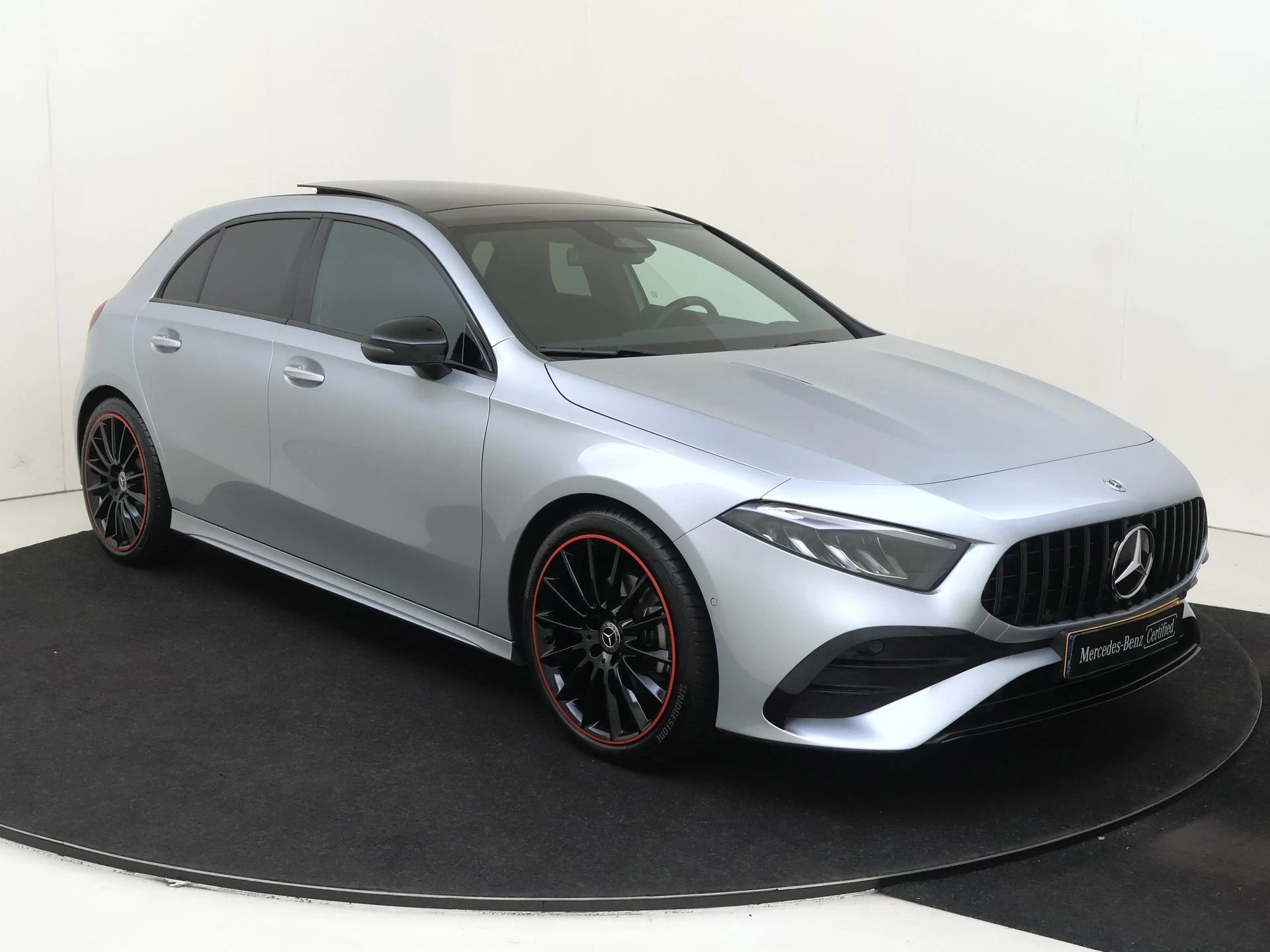Mercedes-Benz-A-Klasse-image-1
