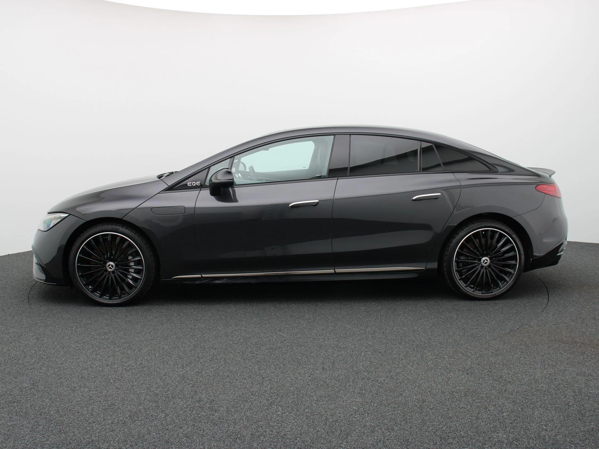 Mercedes-Benz EQE 300 AMG Line + AIRMATIC + LEDER + PANORAMISCH DAK +