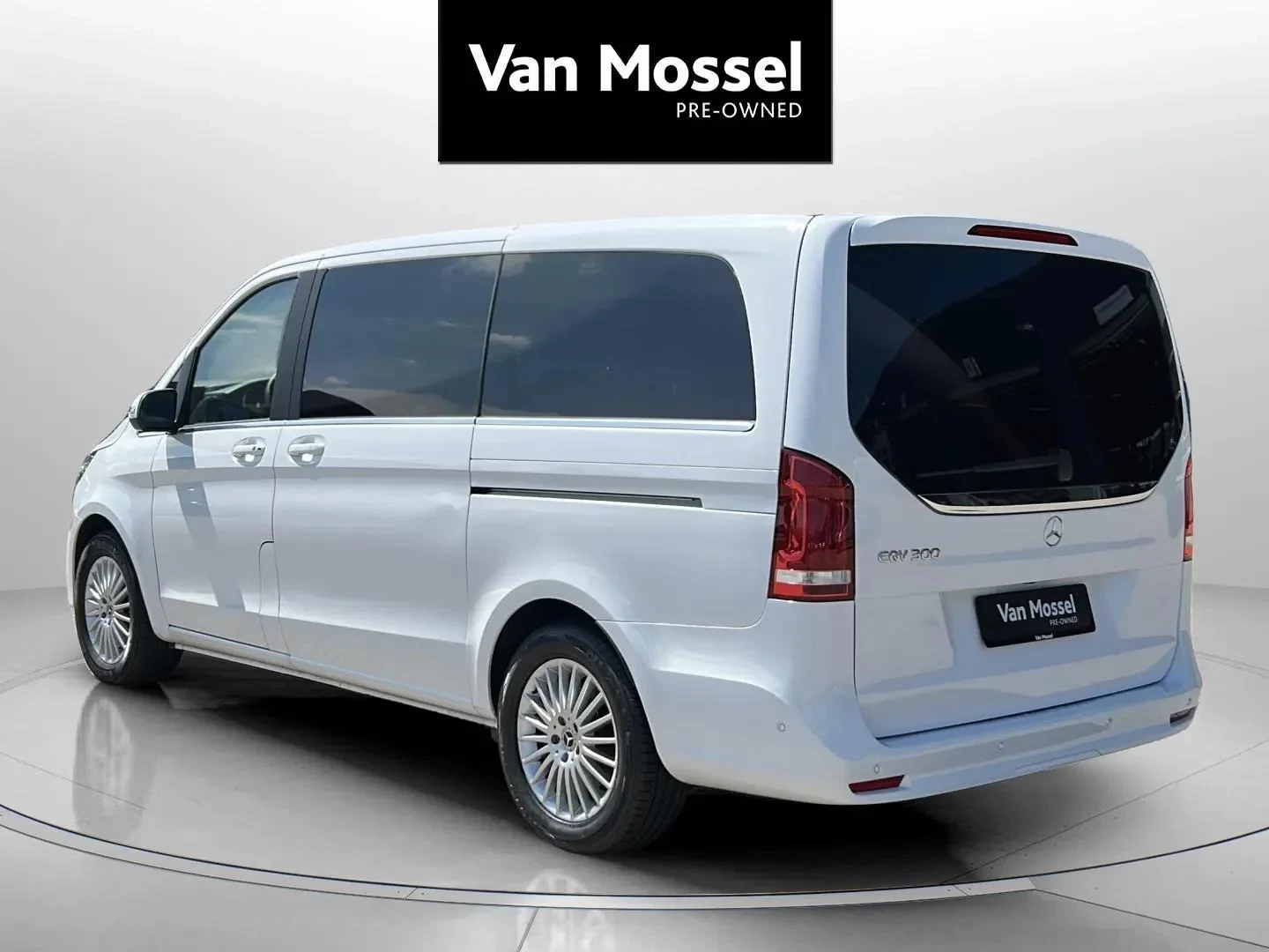 Mercedes-Benz-EQV-image-2