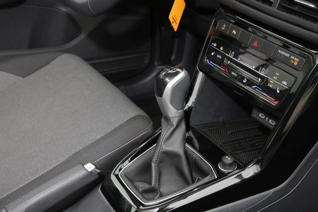 Volkswagen-T-Cross-image-9