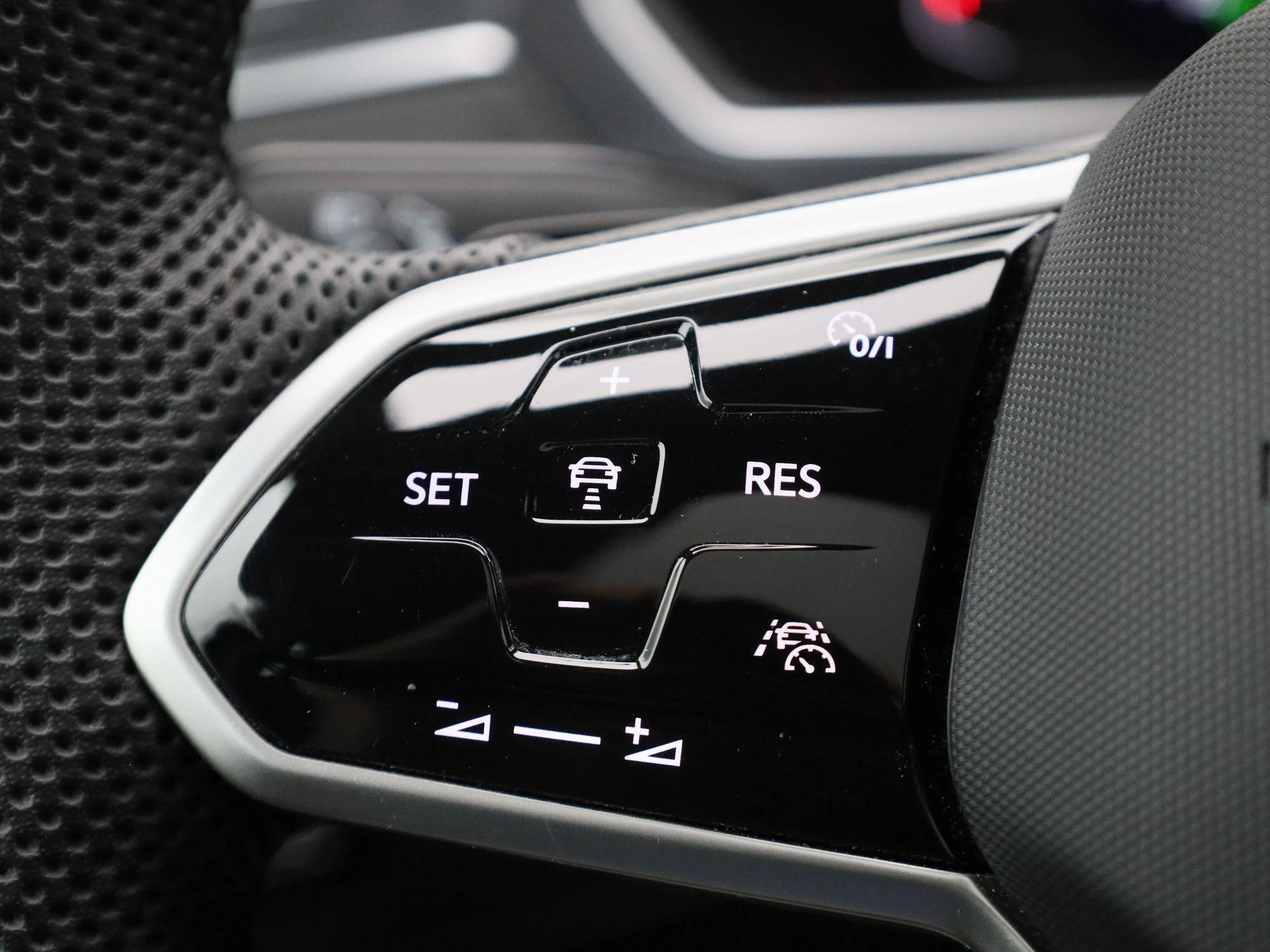 Volkswagen-Tiguan-image-18
