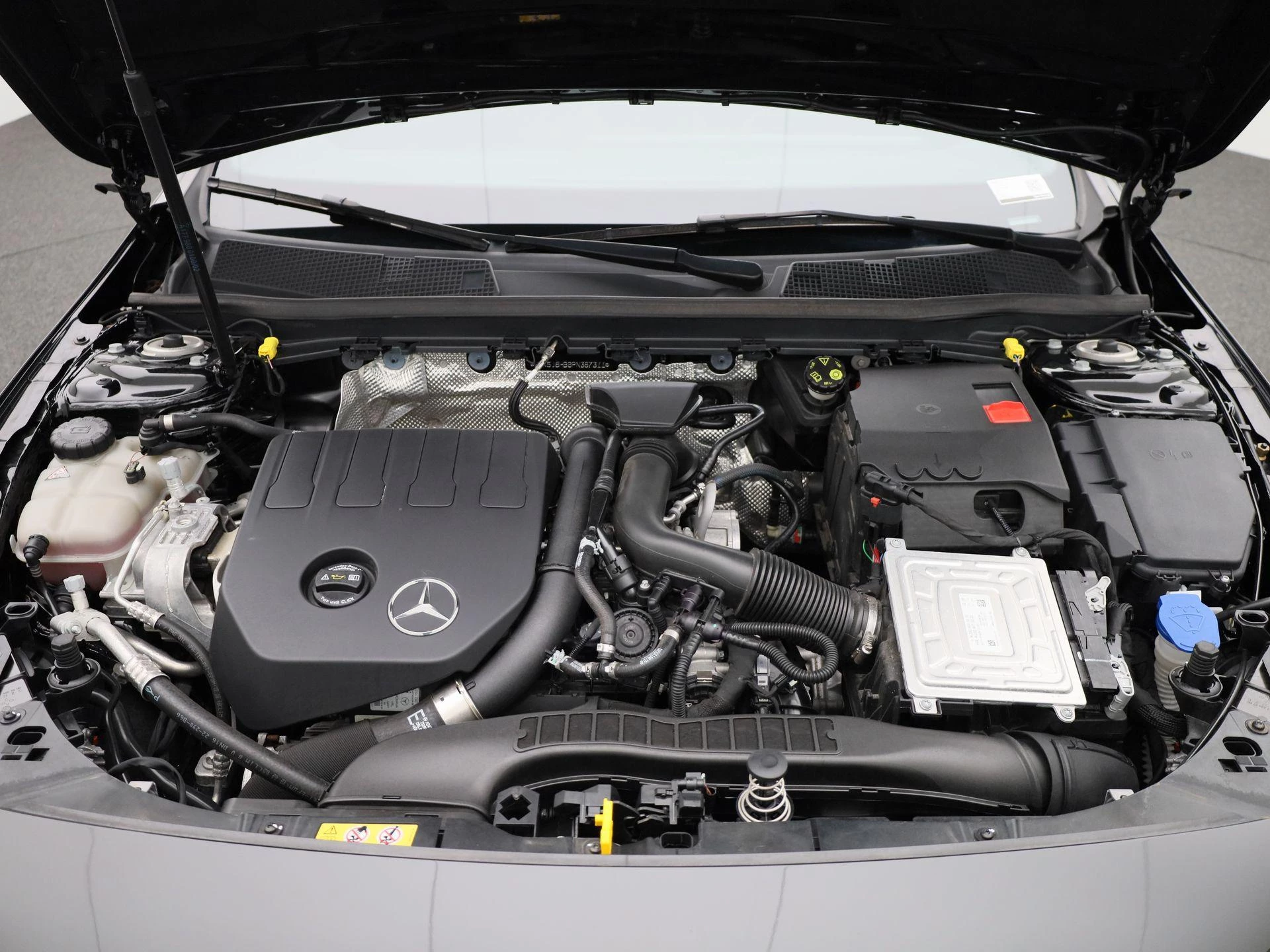 Mercedes-Benz-CLA-image-50