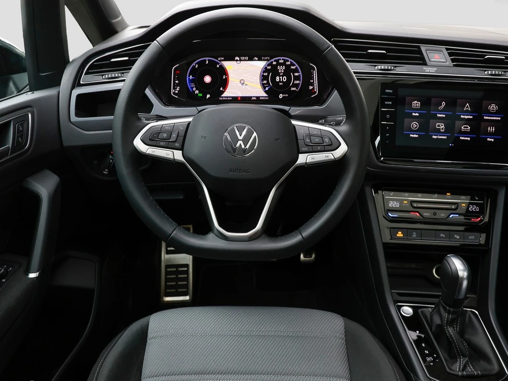 Volkswagen-Touran-image-12