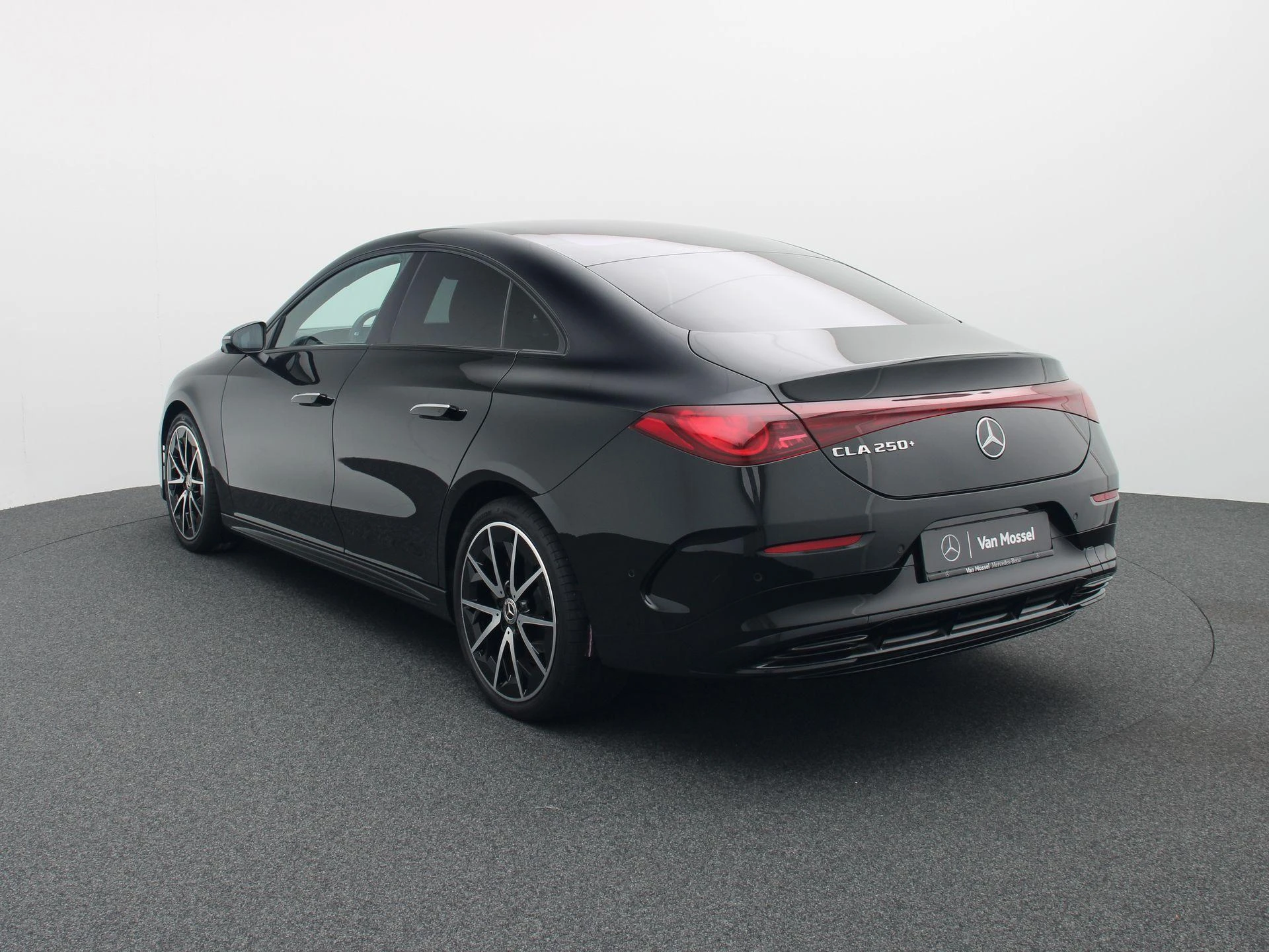 Mercedes-Benz-CLA-image-1
